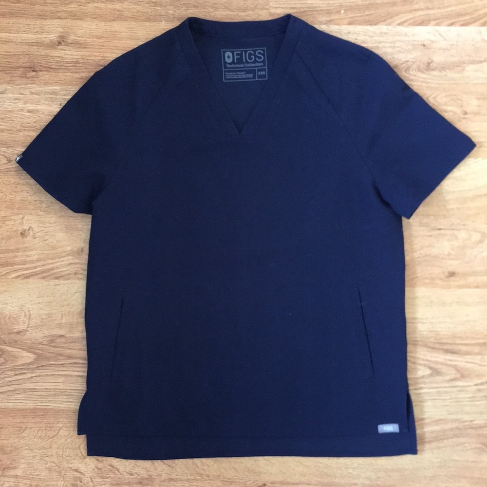 Figs: one-pocket scrub top